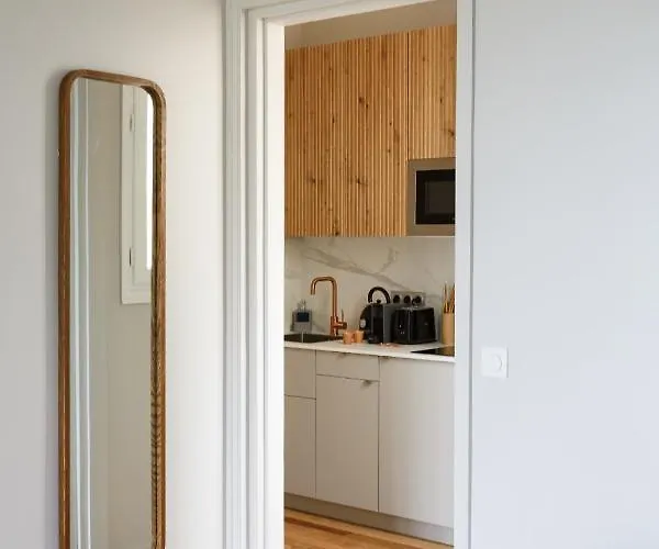 The Eiffel Tower Cosy Nest Apartment *