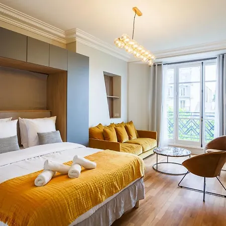 The Eiffel Tower Cosy Nest Апартаменты