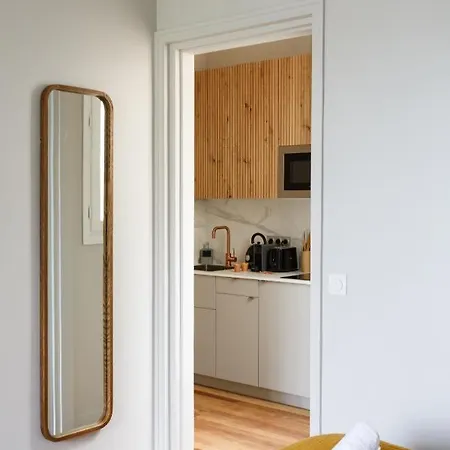 The Eiffel Tower Cosy Nest Апартаменты *